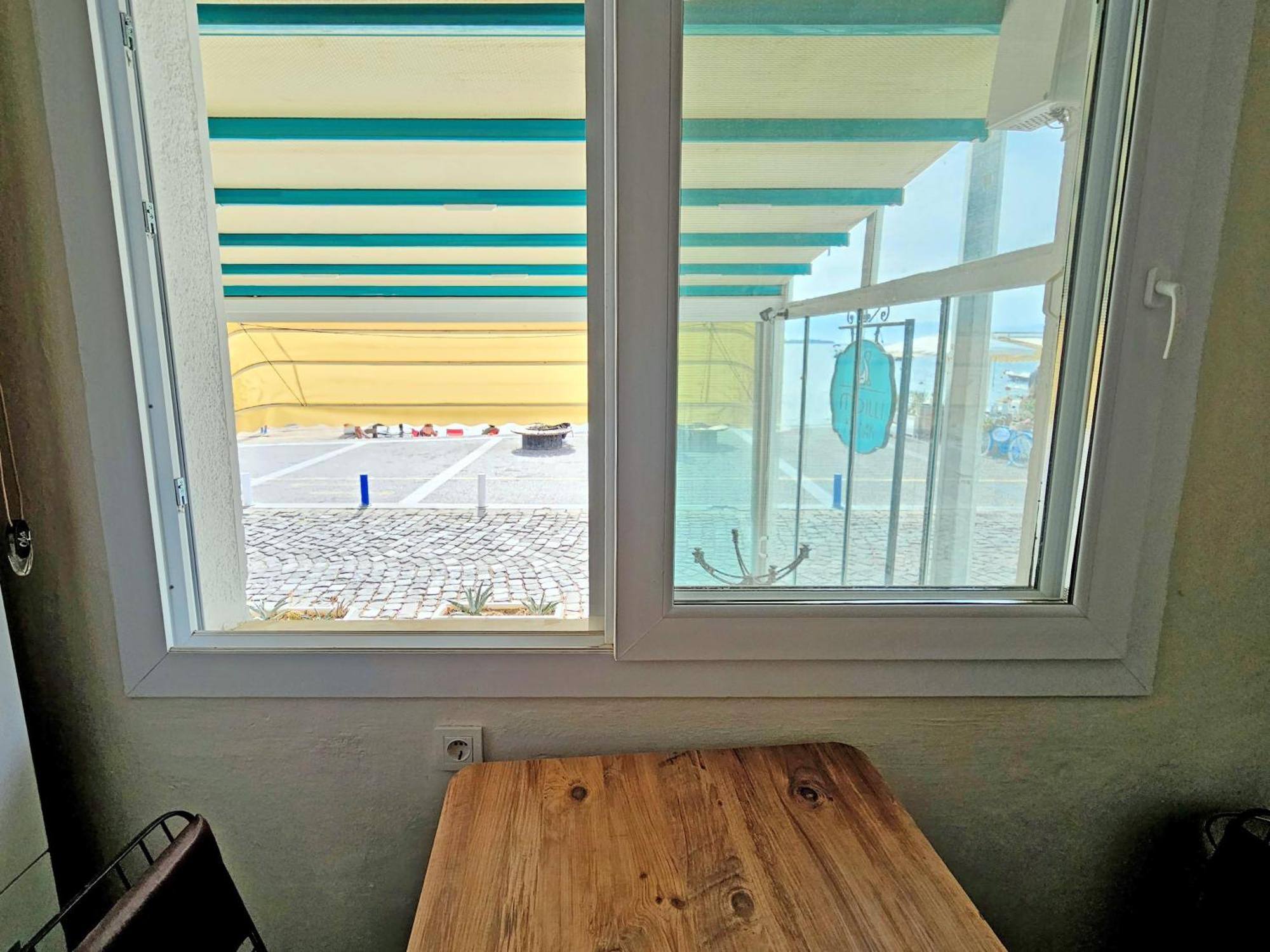 Midilli Konak Foça Bilik gambar