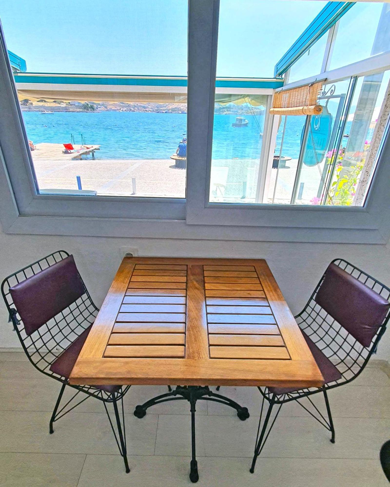Midilli Konak Foça Bilik gambar